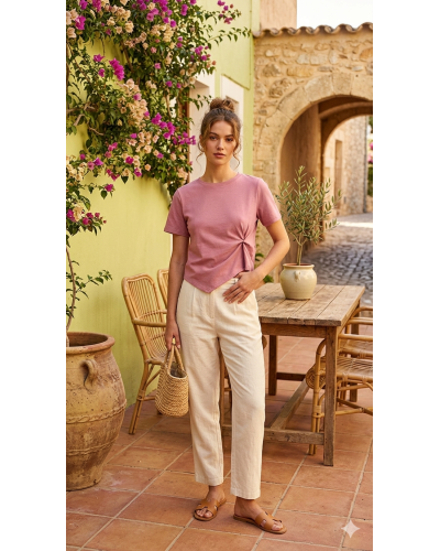 Camiseta Rosa con Nudo Lateral | Estilo Elegante y Casual